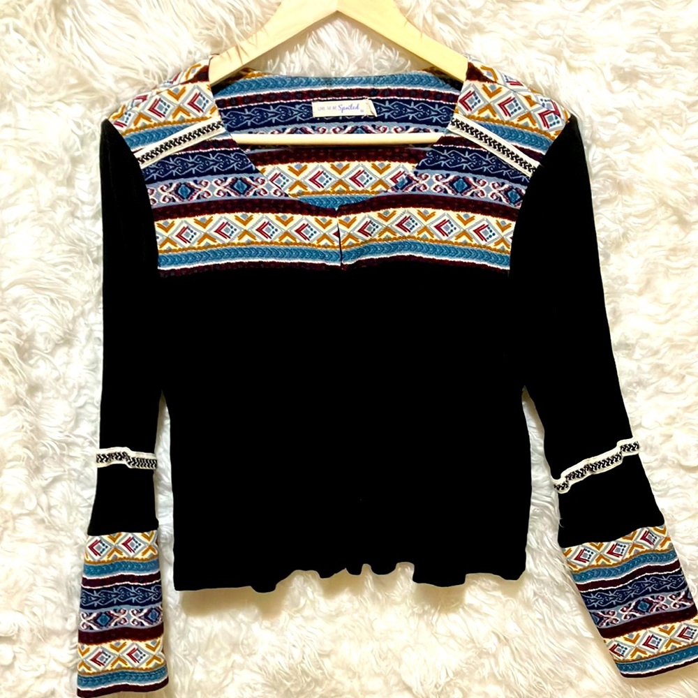 Boho print black shirt/jacket. Front top has 2 clasps. Size M but fits small